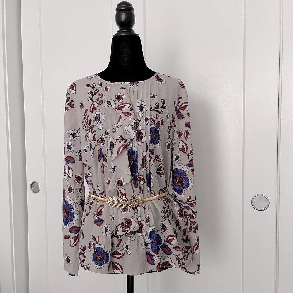 4𝒇𝒐𝒓$50 BANANA REPUBLIC floral long sleeve blouse sizeS
